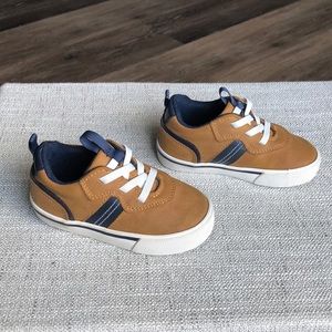 Toddler, boys, size 6, classic casual shoe.